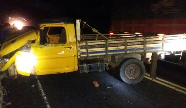 Acidente envolvendo três veículos deixa uma criança morta