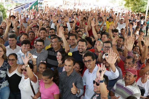Governo inaugura Mais Asfalto e anuncia reforma de escola, em São João do Paraíso