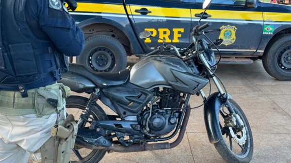 MOTOCICLETA COM REGISTRO DE FURTO EM GOIÂNIA (GO) É RECUPERADA PELA PRF EM PORTO FRANCO (MA)