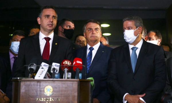 Bolsonaro entrega medida provisória para privatização da Eletrobras 