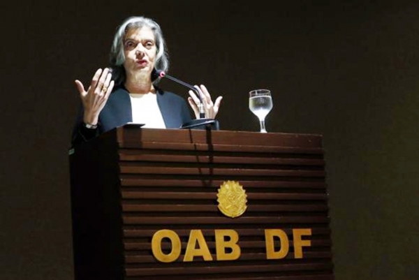 Cármen Lúcia cria comissão para apurar processos contra liberdade de imprensa