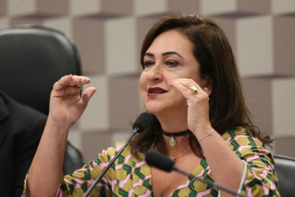 Supersalários: comissão aprova fim do efeito cascata e restrições a auxílios