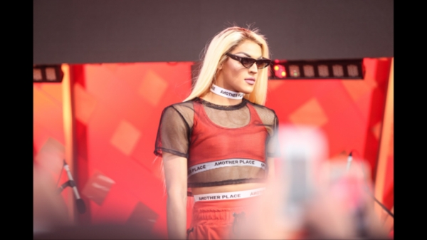 Maranhense Pabllo Vittar provoca histeria em apresentação no Rock in Rio