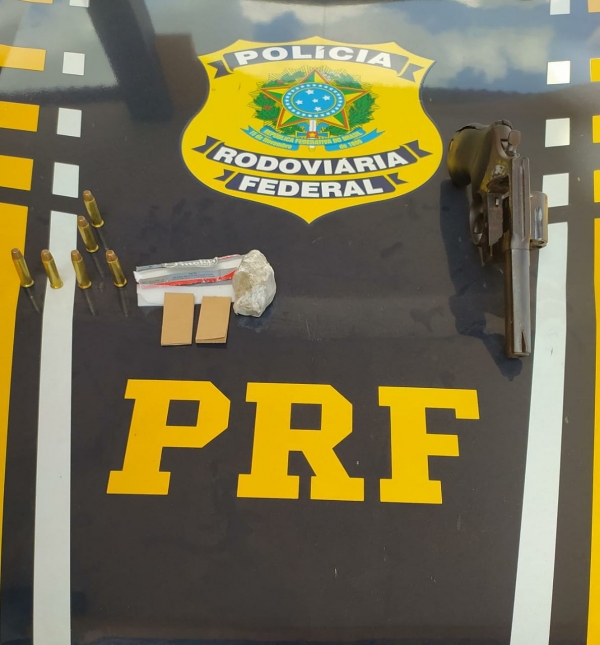 Quatro pessoas são presas por porte de arma de fogo e tráfico de drogas em São Luís