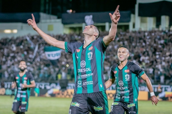 Maringá vence o Flamengo e larga com vantagem por vaga na Copa do Brasil