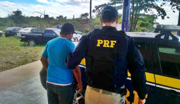 AÇAILÂNDIA - Condutor é flagrado dirigindo embriagado e acaba preso