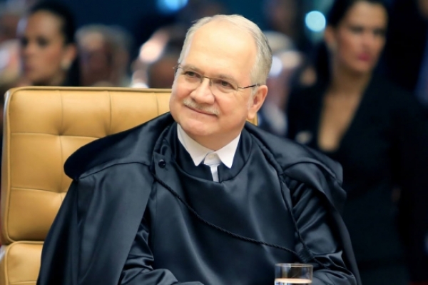 Ministro do STF suspende andamento do impeachment na Câmara