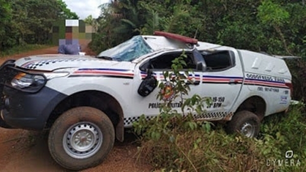 MARANHÃO - Viatura da PM capota e polícias ficam feridos