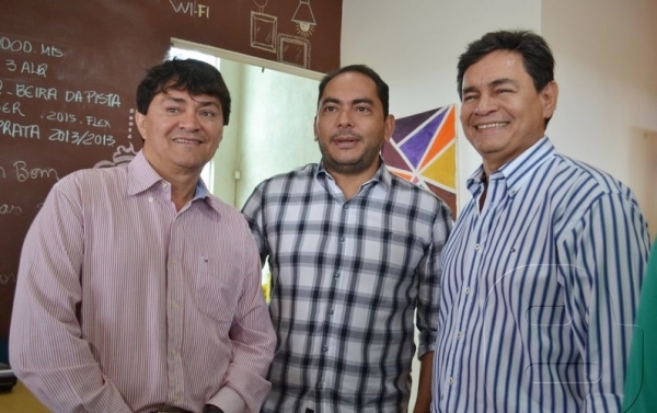 Pré-candidato a vice-governador do Maranhão, Ribinha Cunha, concede entrevista à imprensa de Açailândia.