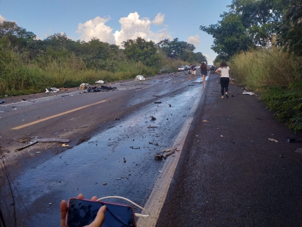 MARANHÃO - Automóvel colide em carreta e condutor morre na BR-316