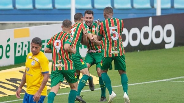 Em jogo de sete gols, Sampaio goleia o Avaí e ganha a primeira fora de casa na Série B