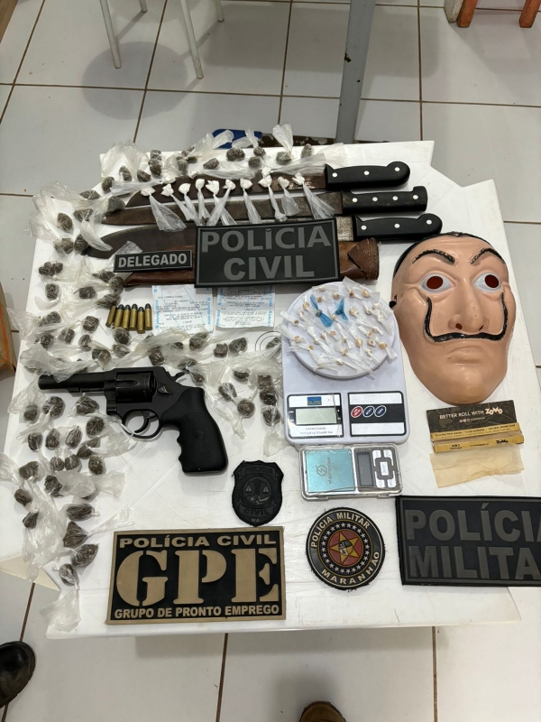 EM SANTA QUITÉRIA, OPERAÇÃO POLICIAL DE COMBATE AO TRÁFICO DE DROGAS TERMINA COM PRISÃO, APREENSÃO DE DROGAS E DUAS REFÉNS LIBERADAS