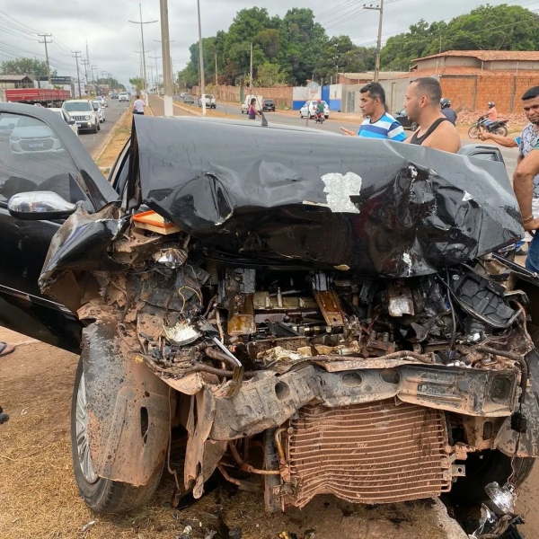 MOTORISTA FICA FERIDO EM GRAVE ACIDENTE NA AVENIDA PEDRO NEIVA