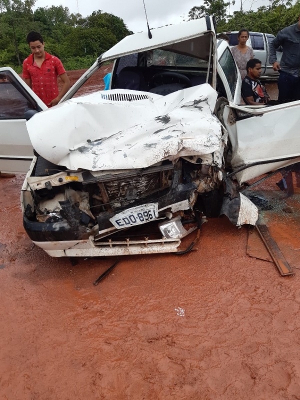 AÇAILÂNDIA - Acidente na BR 222 deixa  duas pessoas feridas.