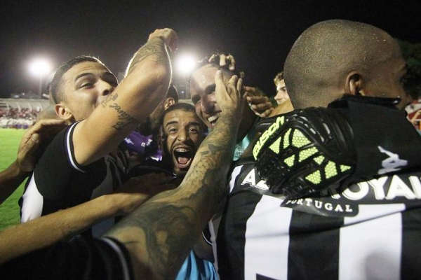 Botafogo vence Náutico nos pênaltis e avança na Copa do Brasil