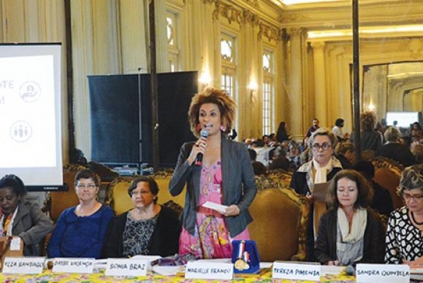 Vereadora do PSOL é assassinada a tiros no centro do Rio