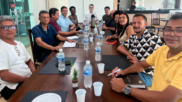 PREFEITURA DE AÇAILÂNDIA ABRE DISCUSSÃO COM O MST PARA IMPLANTAÇÃO DE MÁQUINAS AGRÍCOLAS PARA O FORTALECIMENTO DA AGRICULTURA FAMILIAR RURAL