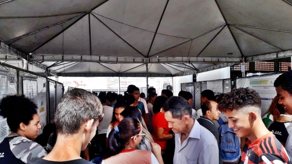 AÇAILÂNDIA NOVIDADE – Alunos da Rede Municipal de Ensino Participam da Feira do Conhecimento.