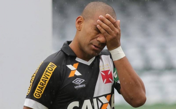 Vasco empata sem gols com o Coritiba e cai para a Série B pela terceira vez