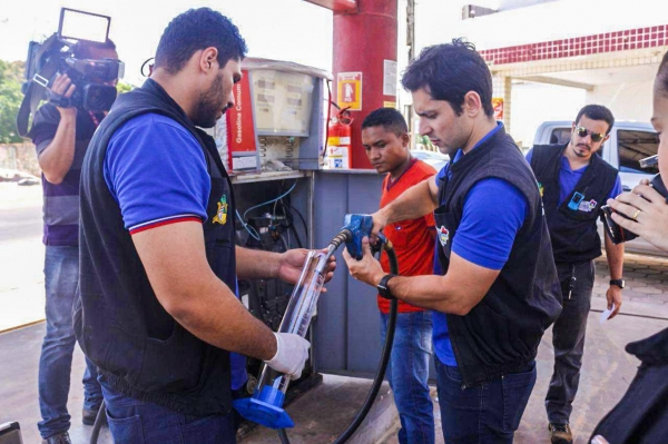 Em continuidade à Operação Batismo, Procon fiscaliza postos de combustíveis na Região Metropolitana de São Luís