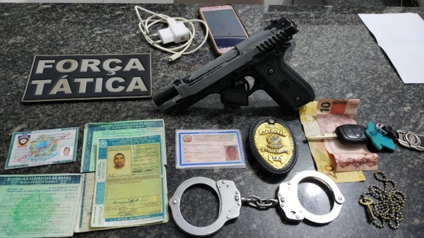 AÇAILÂNDIA URGENTE – Polícia Militar prende ex agente penitenciário  com replica de pistola.  