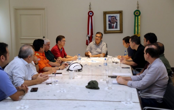 Em reunião, Flávio Dino define ações emergenciais para amenizar impactos da chuva na Grande São Luís