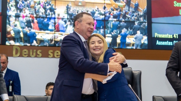 Deputada Iracema Vale assume provisoriamente o Governo do Maranhão 