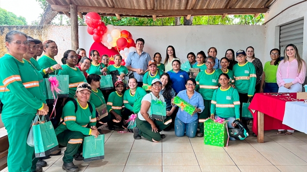 PREFEITURA DE AÇAILÂNDIA REALIZA ENCONTRO EM HOMENAGEM ÀS MULHERES TRABALHADORAS DA LIMPEZA PÚBLICA