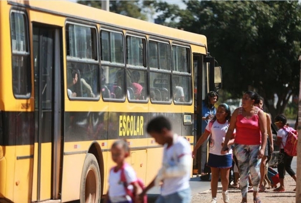  AÇAILÂNDIA  -  FALTA DE TRANSPORTE ESCOLAR DEIXA ALUNOS DA REDE ESTADUAL SEM IR PARA A ESCOLA 
