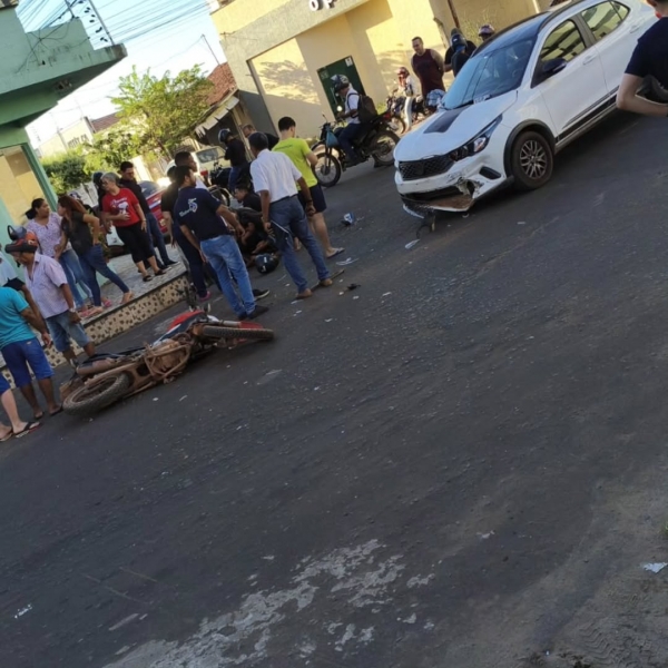 TODO DIA, TODA HORA! ACIDENTE ENTRE MOTO E CARRO É REGISTRADO EM CRUZAMENTO EM IMPERATRIZ