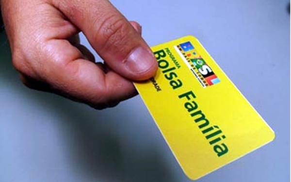 Orçamento de 2016 prevê R$ 1 bilhão para reajuste do Bolsa Família, diz MDS