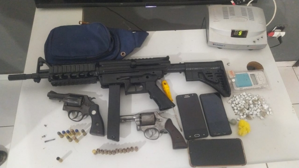  Polícia Militar por meio da Diretoria de Inteligência e Assuntos Estratégicos (DIAE) prende dois elementos e apreende dois revólveres, um fuzil e drogas em Bacabeira 