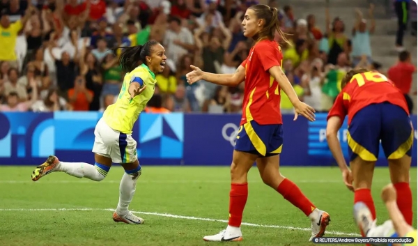 BRASIL DERROTA ESPANHA E GARANTE LUGAR NA FINAL DO FUTEBOL FEMININO