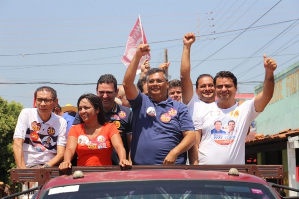 FIM DE SEMANA - Em campanha, governador Flávio Dino (candidato à reeleição) participou de uma grande carreata em Açailândia no último sábado, 29/09.