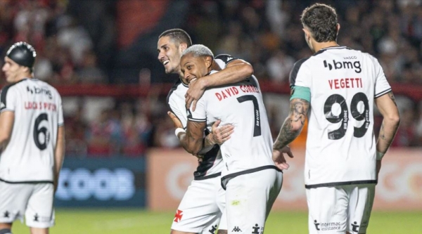 VASCO BATE ATLÉTICO-GO E CHEGA À QUARTA VITÓRIA SEGUIDA NO BRASILEIRÃO