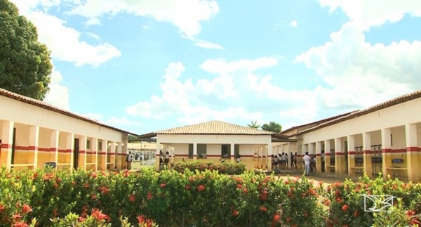 MARANHÃO - Pai invade escola e agride filha e namorado em São Mateus