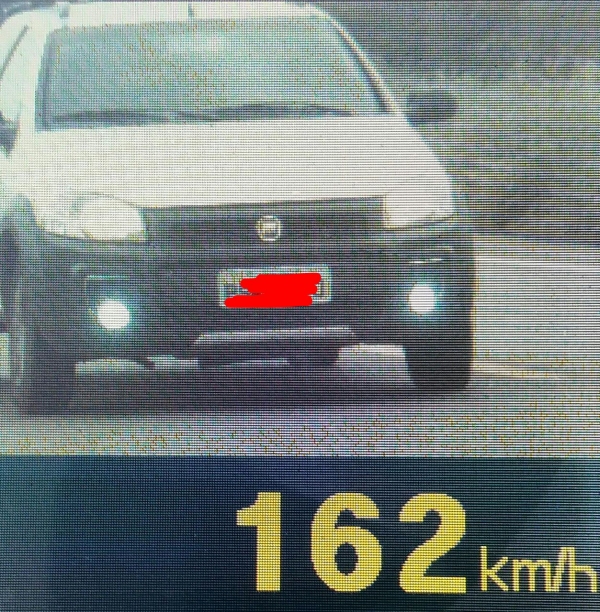 Fiscalização com radar portátil flagra picape com o dobro da velocidade permitida para o local