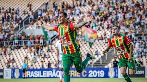 Sampaio vence Treze, dispara na liderança da Série C e garante classificação para o mata-mata