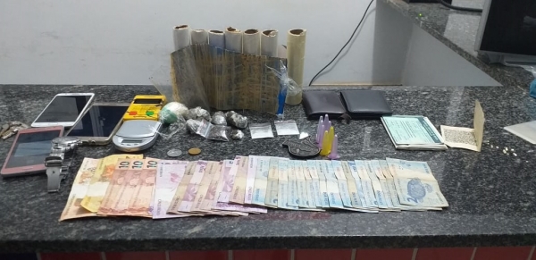 AÇAILÂNDIA – Polícia Militar prende três homens por envolvimento com drogas