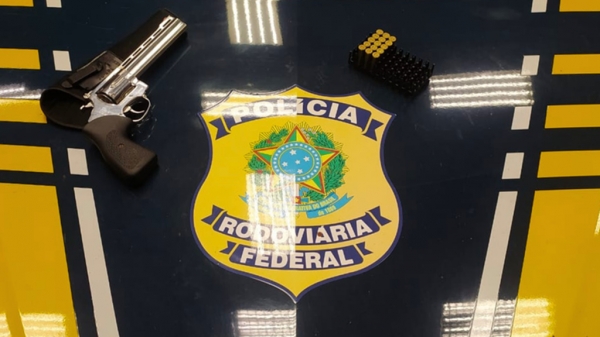 PRF APREENDE ARMA DE FOGO E MUNIÇÕES EM AÇAILÂNDIA (MA)