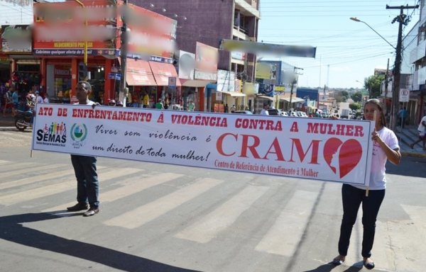 Na semana em que completa dez 10 anos da lei Maria da Penha - CRAM Realiza Blitz Educativa Sobre Violência Contra as Mulheres 