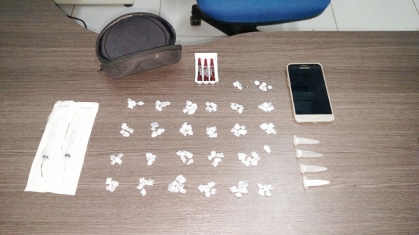 Polícia prende dois homens acusados de serem os distribuidores de drogas em Açailândia.