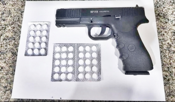 Motorista de caminhão é preso embriagado e portando réplica de pistola no MA