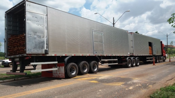 MARANHÃO - PRF prende caminhoneiro que apresentou documento falso de carregamento de madeira