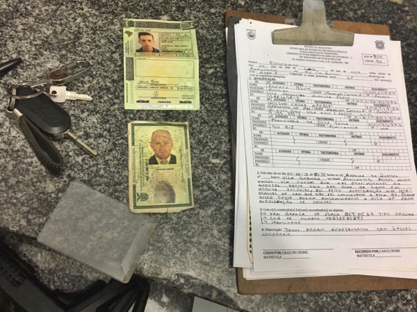 AÇAILÂNDIA URGENTE – Van suspeita é levada para a delegacia juntamente com três pessoas