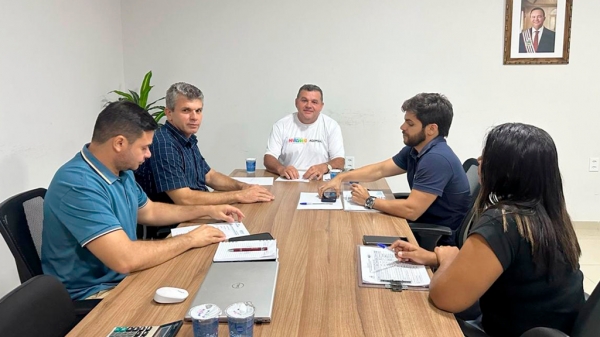 PREFEITO DR. BENJAMIM APRESENTA DEMANDAS DE AÇAILÂNDIA AO GOVERNO DO ESTADO E RECEBE APOIO DO GOVERNADOR CARLOS BRANDÃO