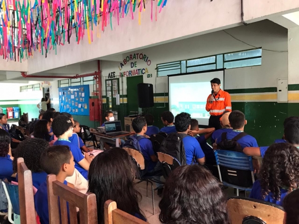 CAMPANHA DE SEGURANÇA FERROVIÁRIA MOBILIZA COMUNIDADES AO LONGO DA ESTRADA DE FERRO CARAJÁS