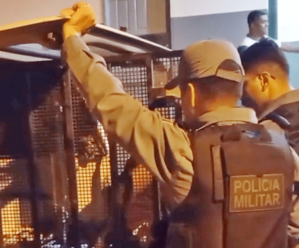Homem é preso após ser flagrado pela polícia agredindo a esposa em Imperatriz