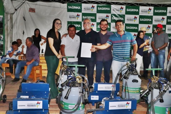 Sagrima entrega equipamentos agrícolas a produtores de Itinga do Maranhão