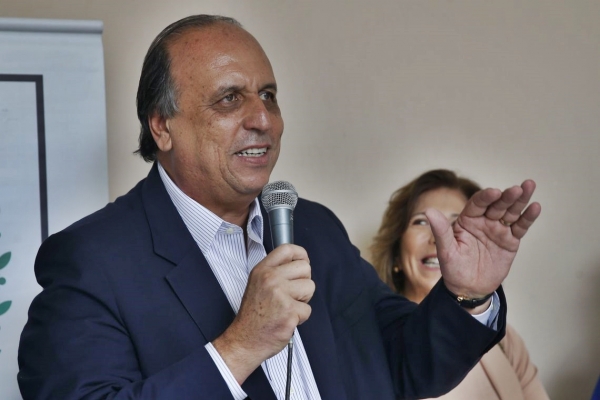 Justiça determina bloqueio de bens de Pezão por reformas no Maracanã